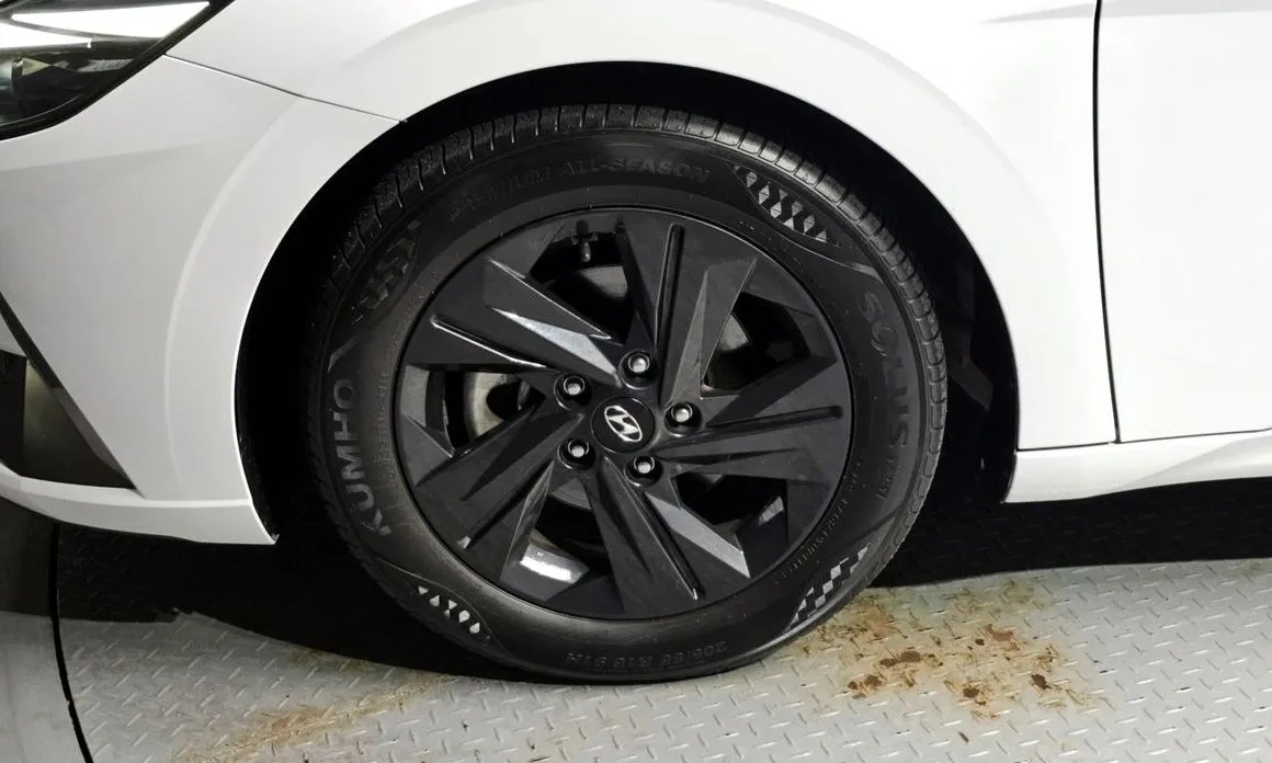 Hyundai AVANTE — фото 3
