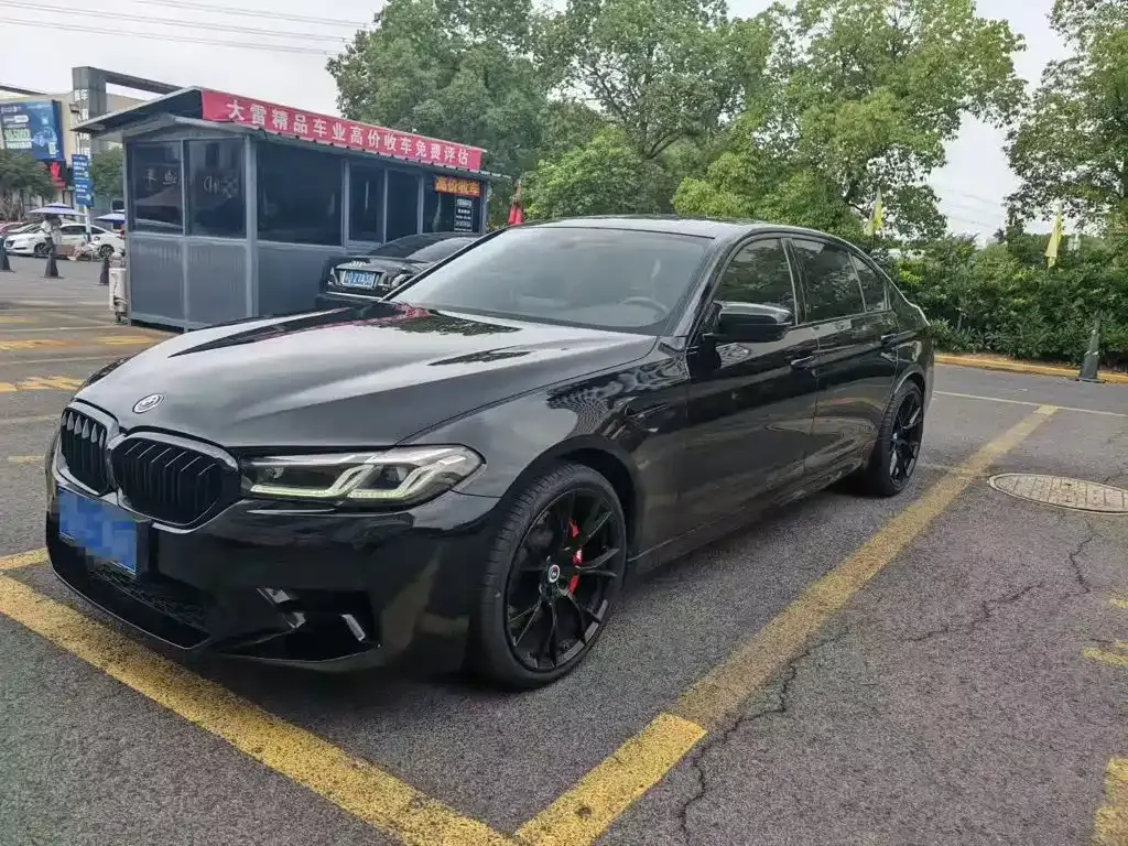 BMW 5 Series — фото 1