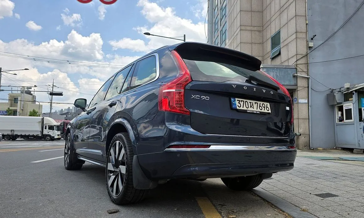 Volvo XC90 2024 из KR, фото 8