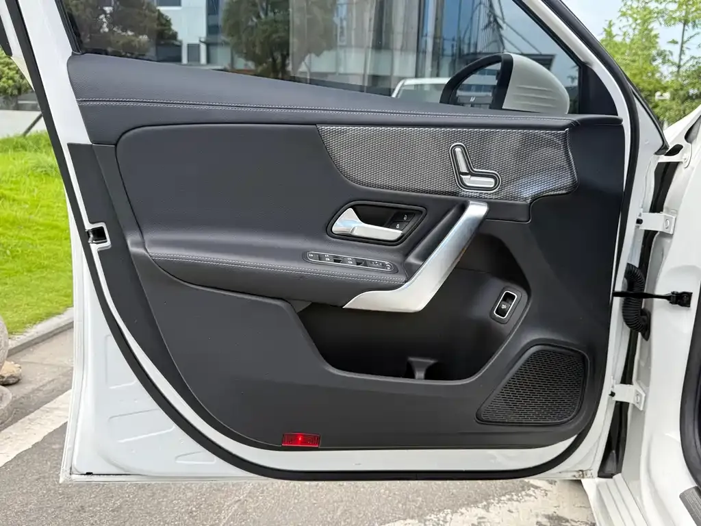 Mercedes-Benz A-Class — фото 10