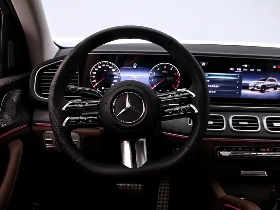Mercedes-Benz GLS — фото 6