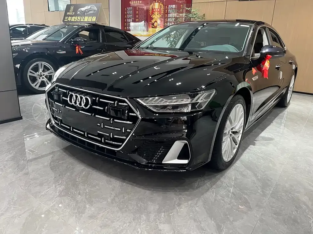 Audi A7L — фото 1
