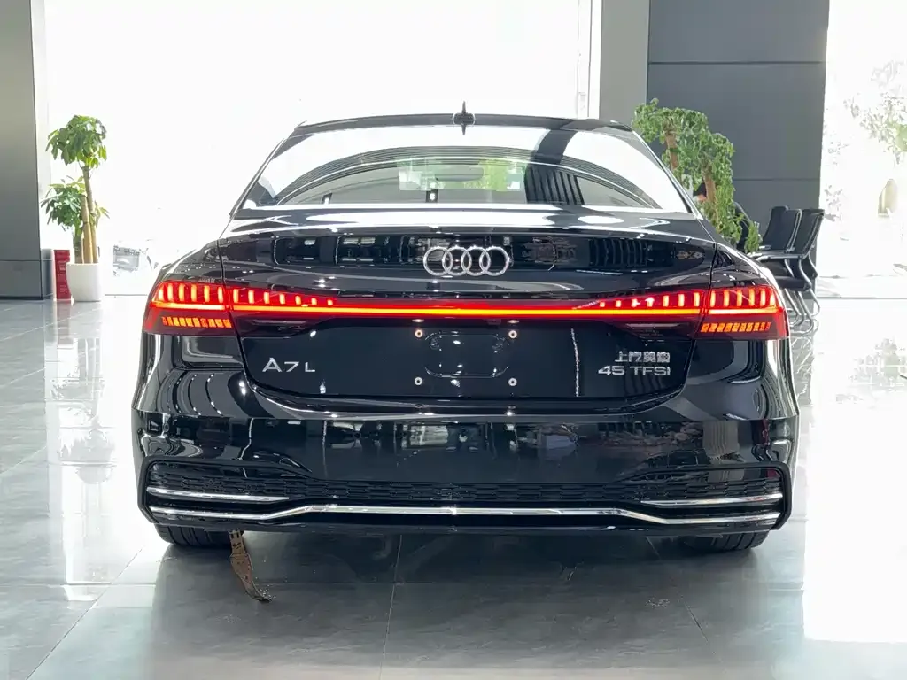 Audi A7L — фото 5