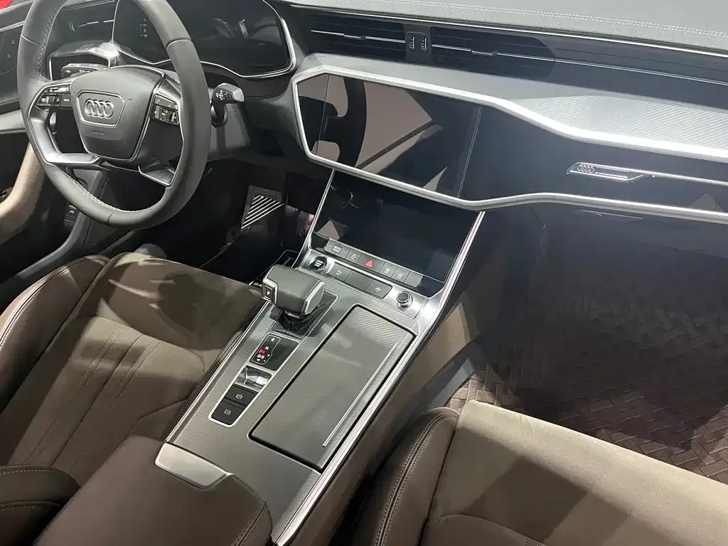 Audi A7L — фото 10