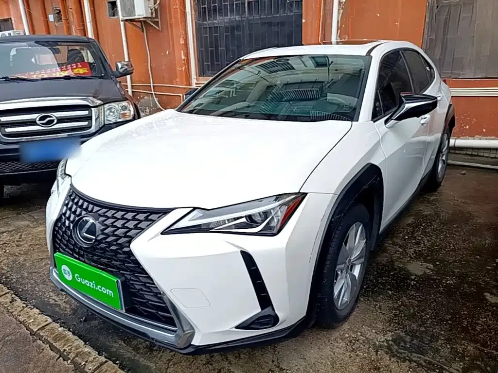 Lexus UX — фото 1