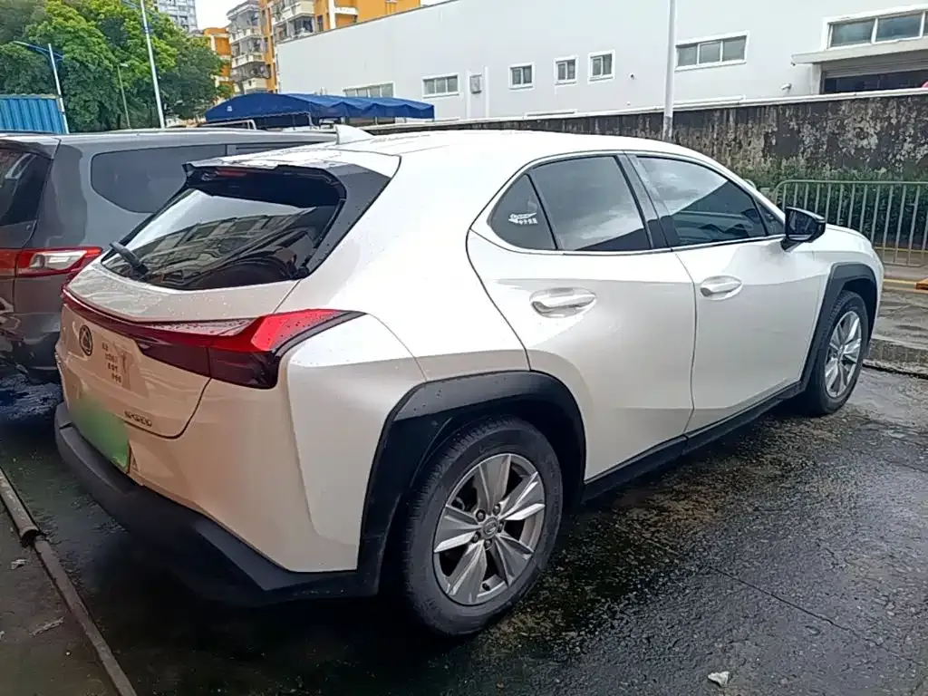 Lexus UX — фото 2