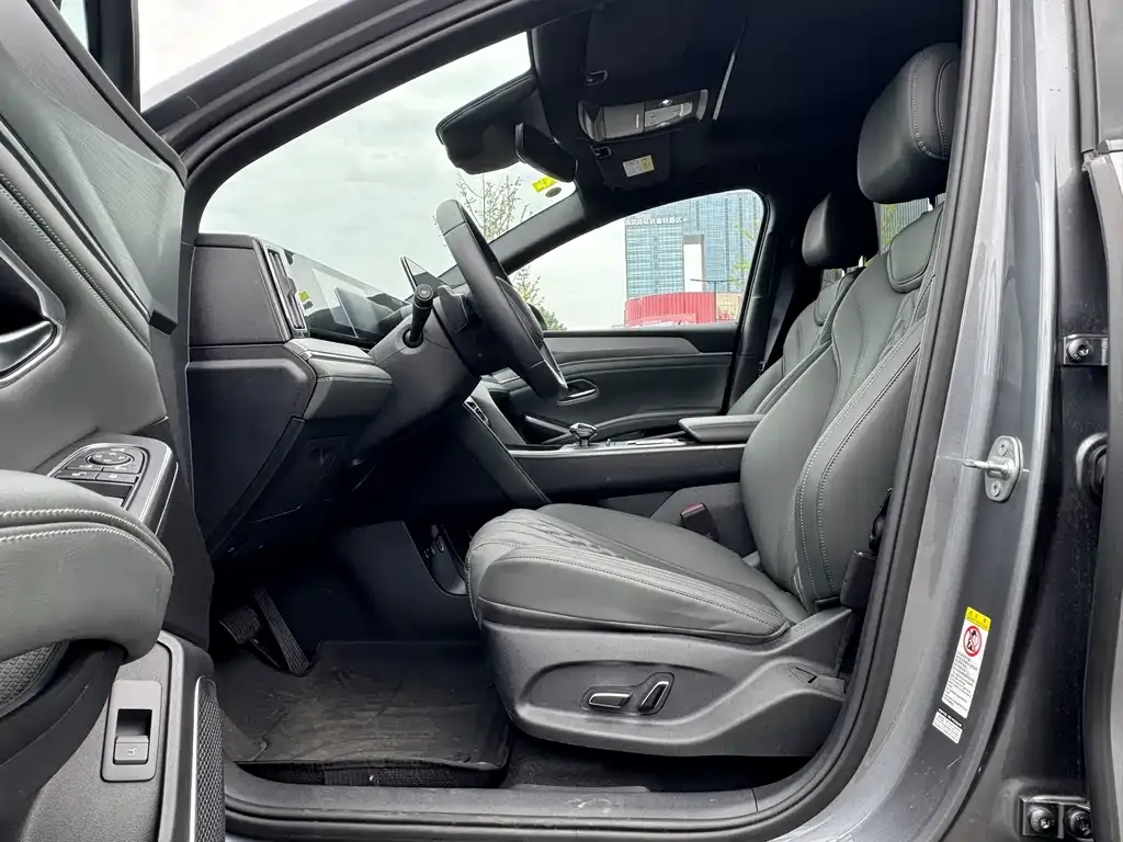 BYD L DM-i — фото 3