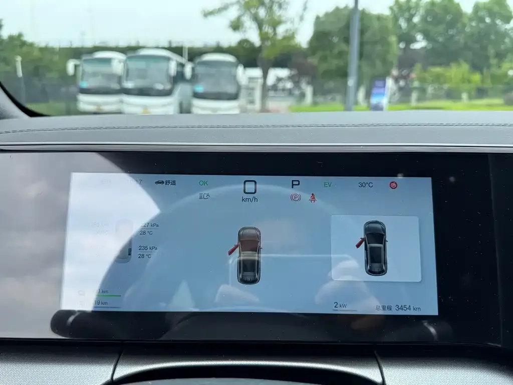 BYD L DM-i — фото 2