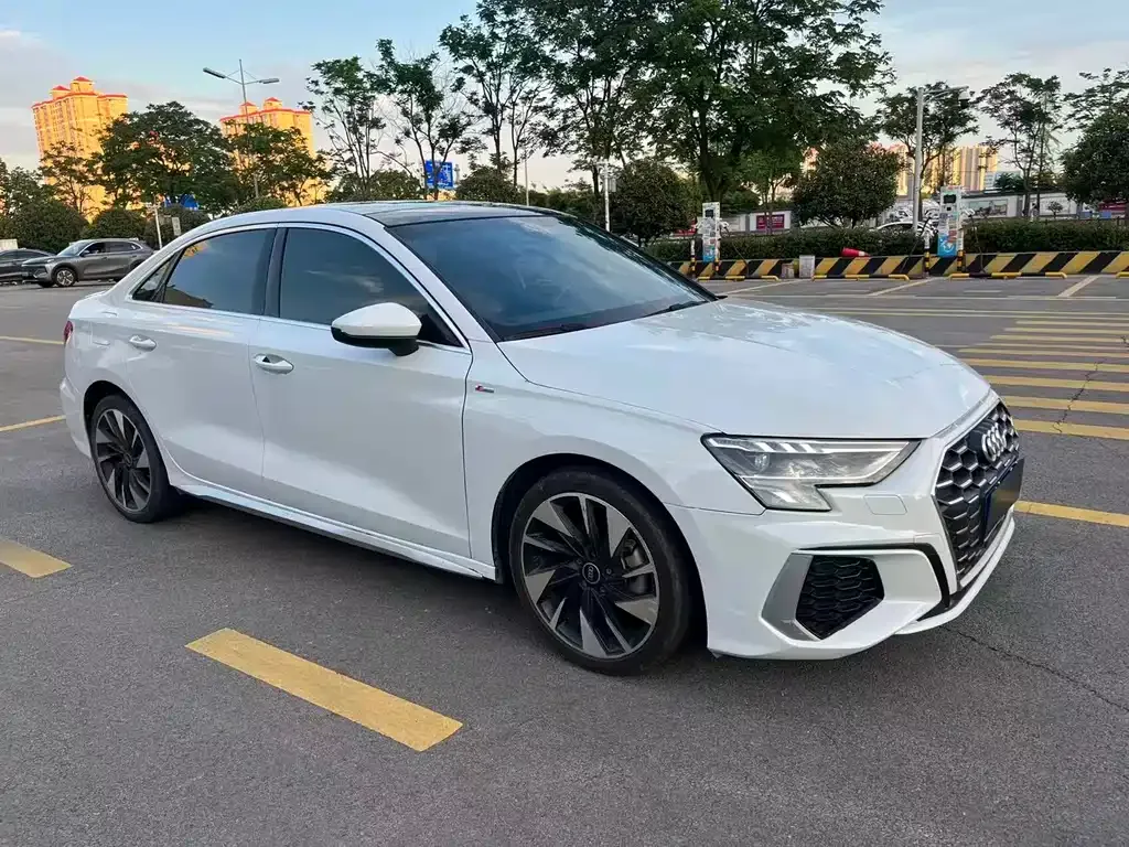 Audi A3 — фото 1