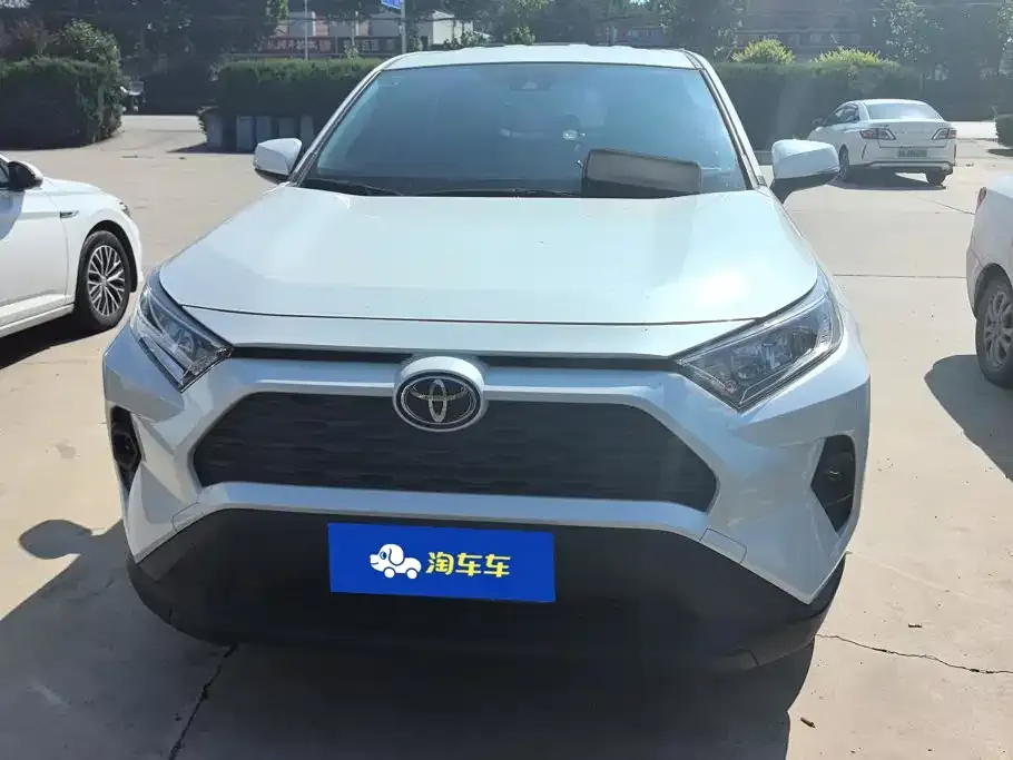 Toyota RAV4 — фото 8