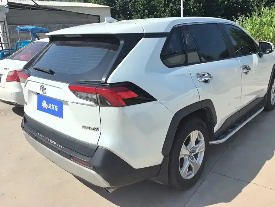 Toyota RAV4 — фото 7