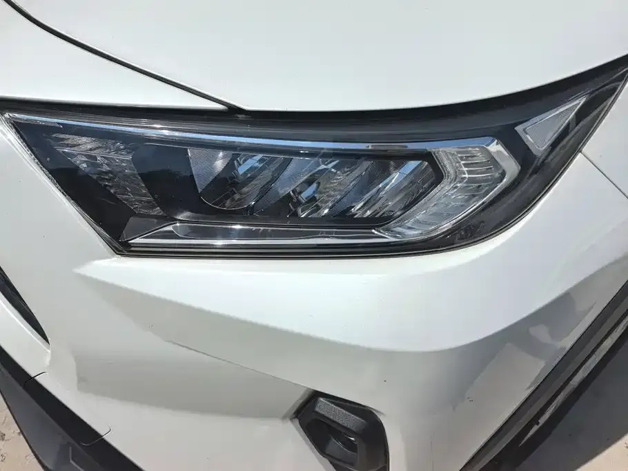 Toyota RAV4 — фото 9