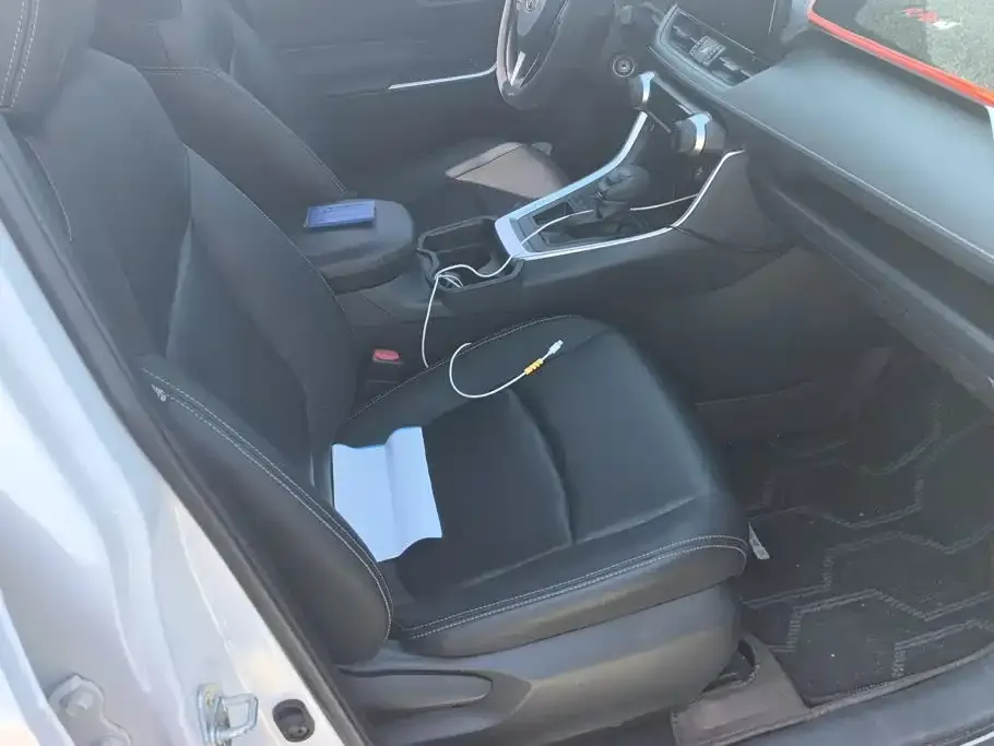 Toyota RAV4 — фото 3