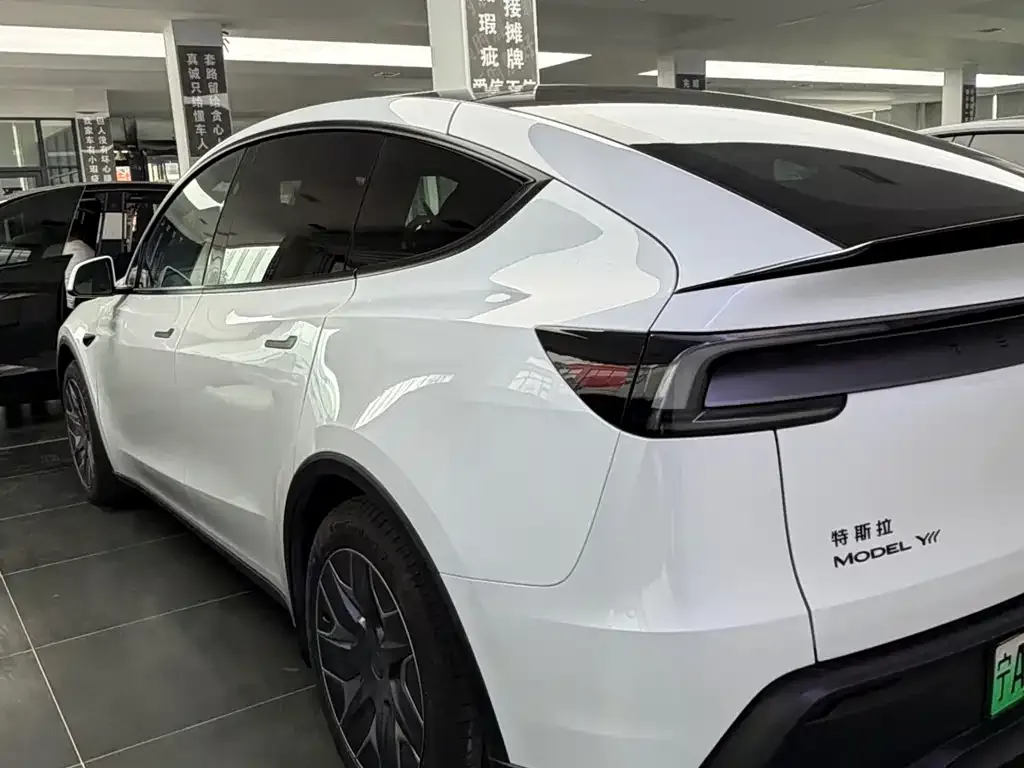Tesla Model Y L — фото 3