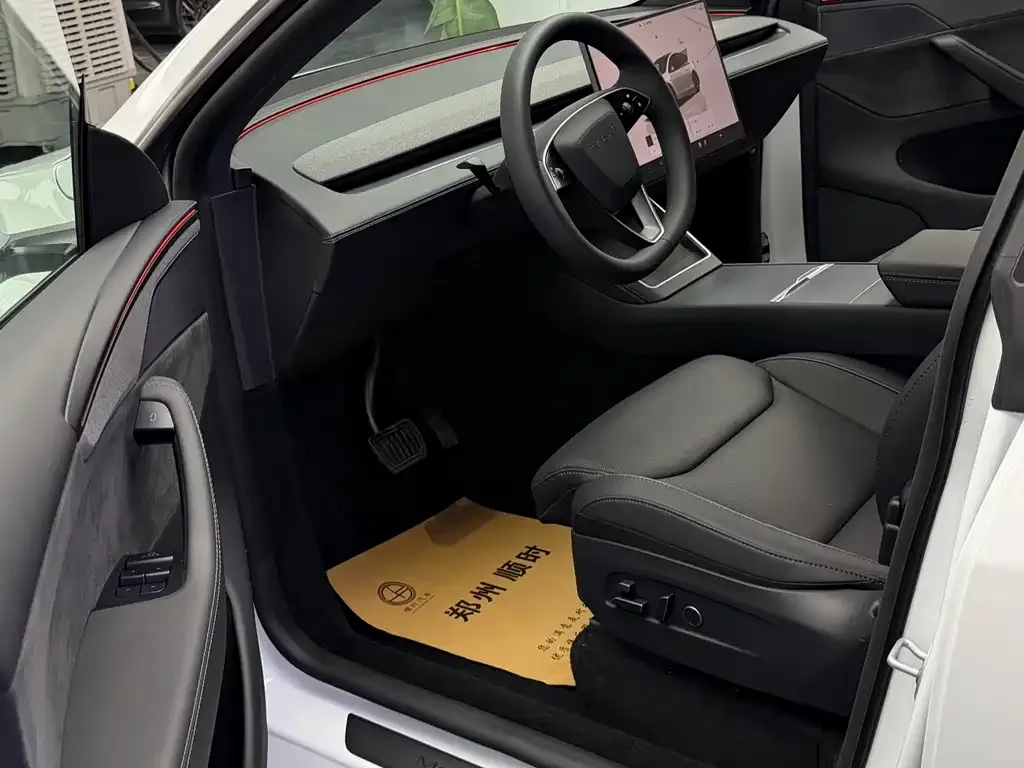 Tesla Model Y L — фото 4