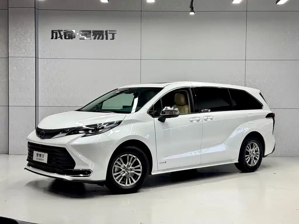 Toyota Sienna — фото 1