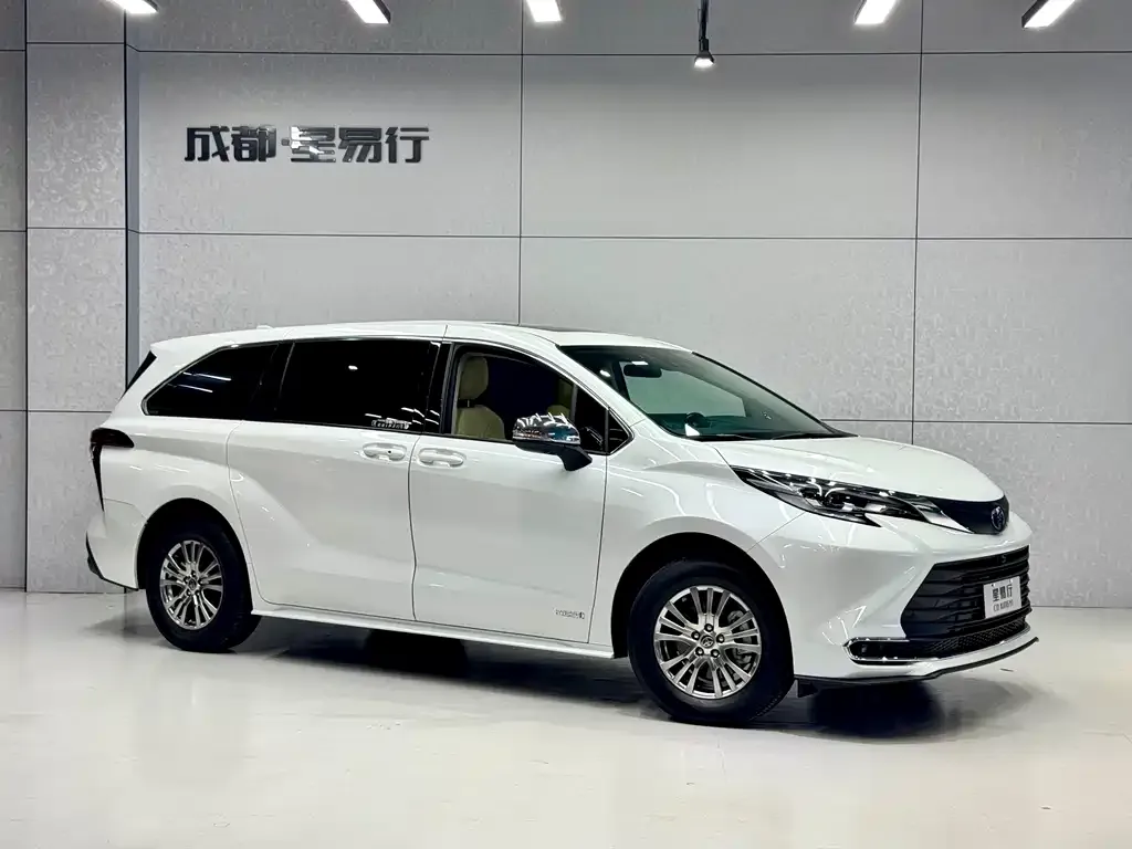 Toyota Sienna — фото 10