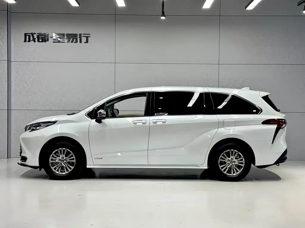 Toyota Sienna — фото 5