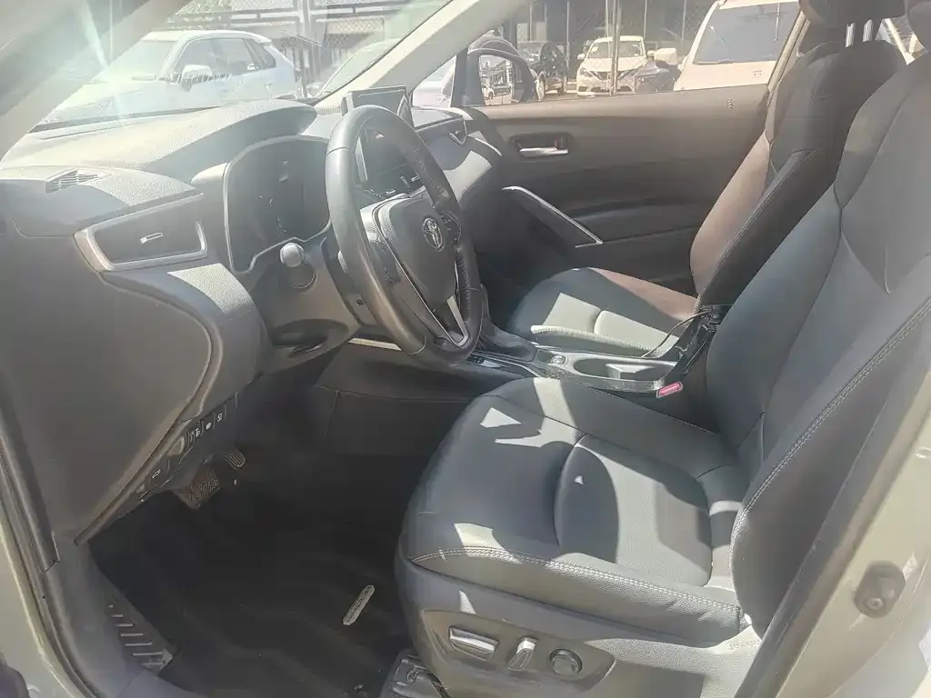 Toyota Corolla Cross — фото 3