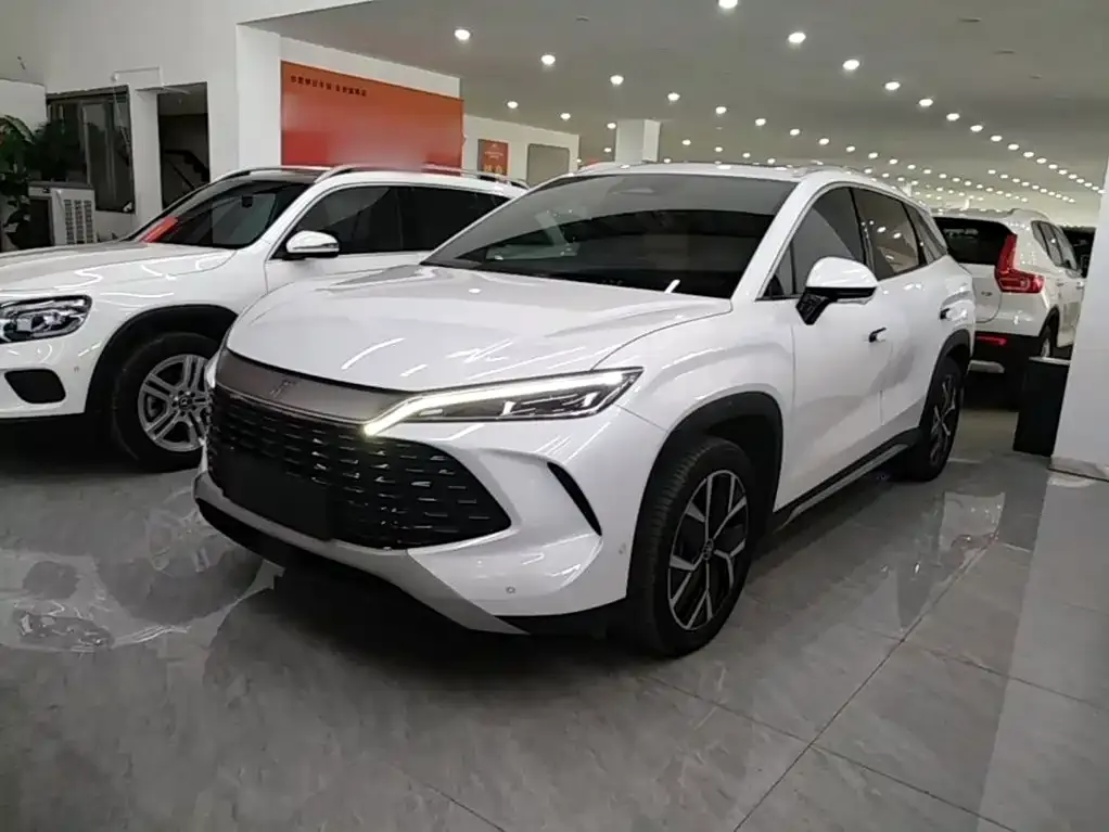 BYD L DM-i — фото 1