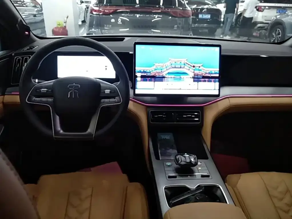 BYD L DM-i — фото 9
