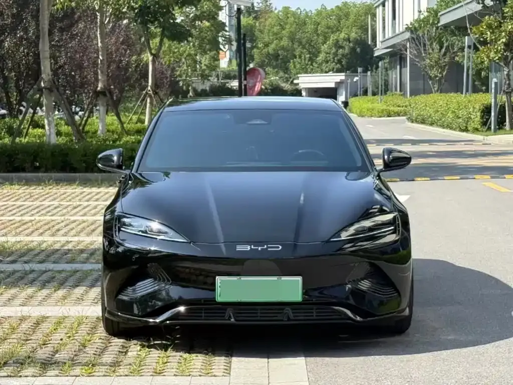 BYD Seal — фото 1