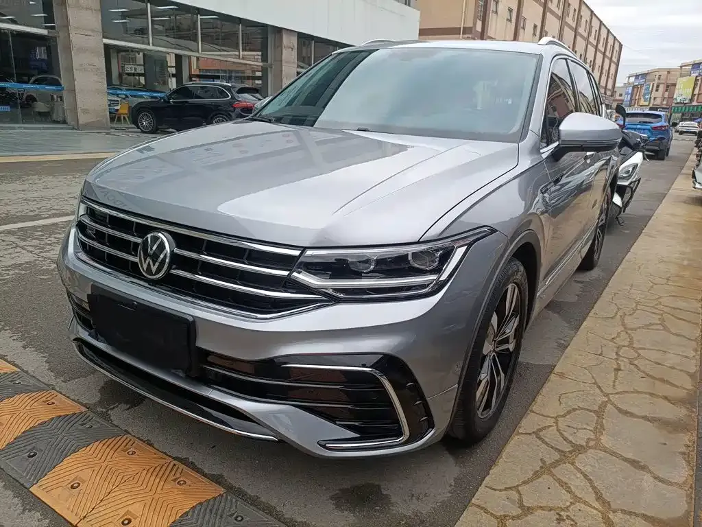 Volkswagen Tiguan L — фото 7