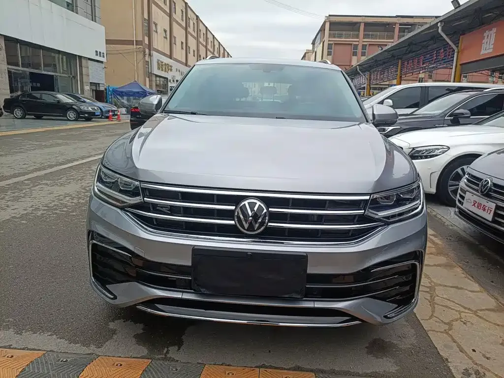 Volkswagen Tiguan L — фото 9