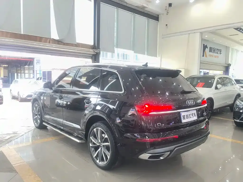 Audi Q7 — фото 4