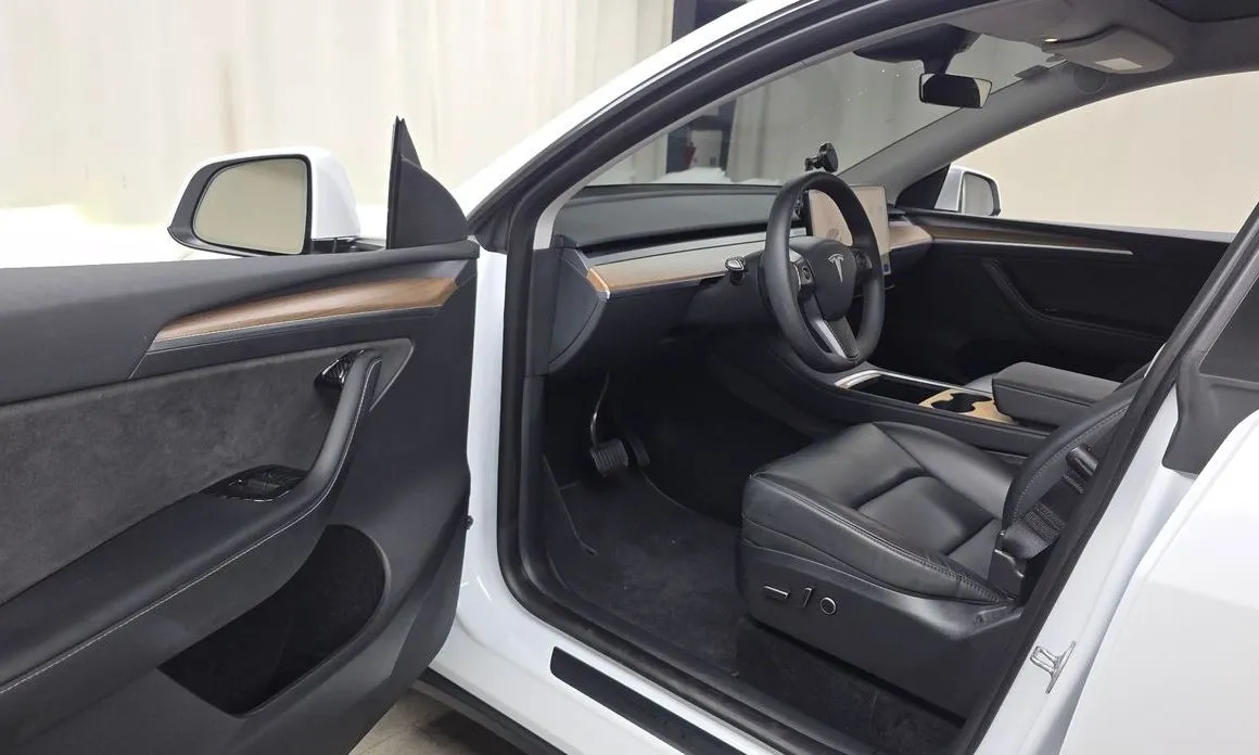 Tesla Model Y — фото 3
