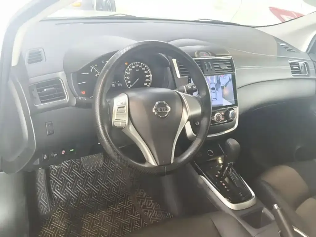 Nissan Tiida — фото 10