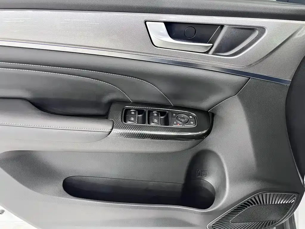 Haval M6 — фото 10