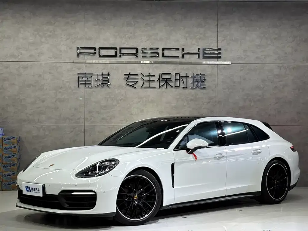 Porsche Panamera — фото 1