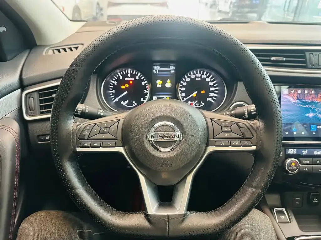 Nissan Qashqai — фото 8