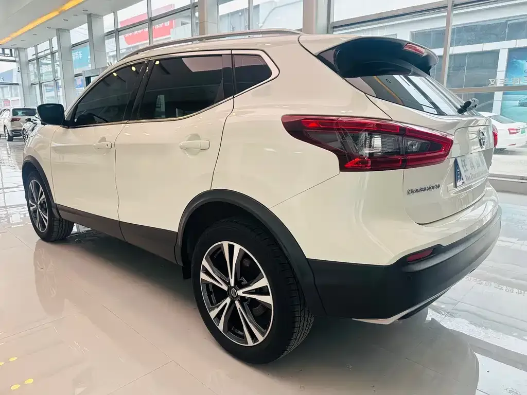 Nissan Qashqai — фото 10
