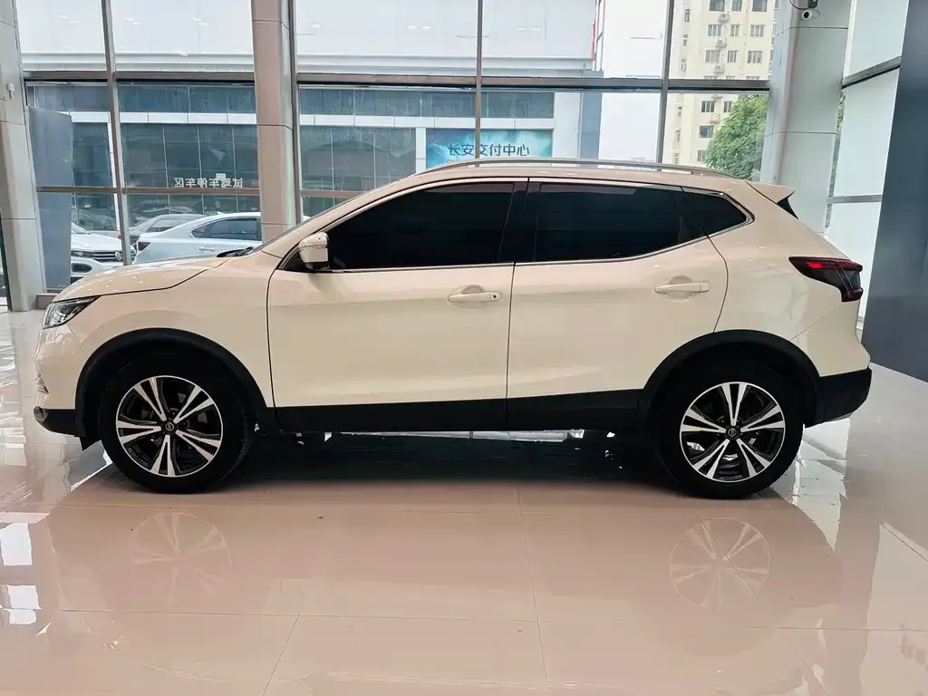 Nissan Qashqai — фото 5