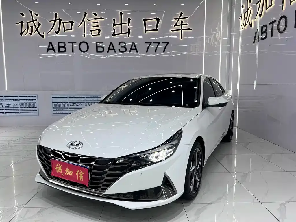 Hyundai Elantra — фото 1