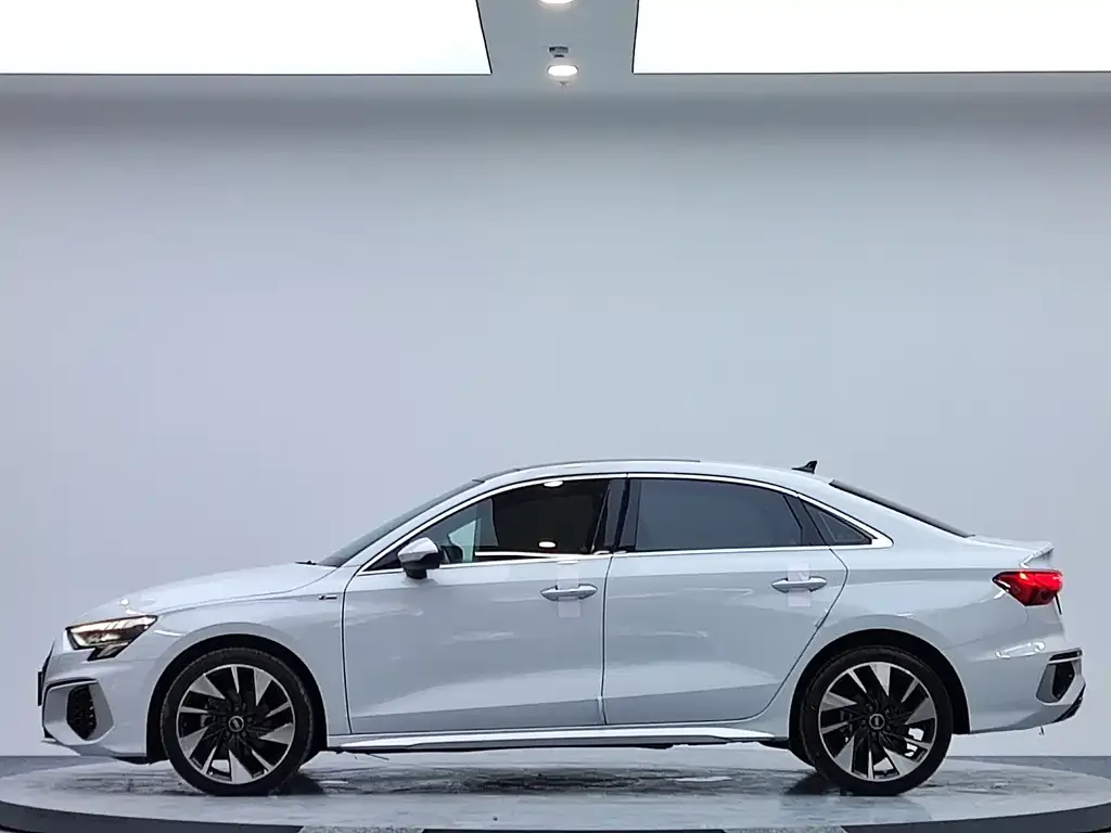 Audi A3 — фото 2