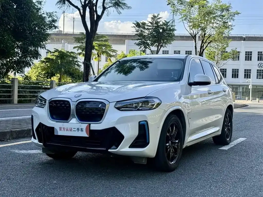 BMW iX3 — фото 1