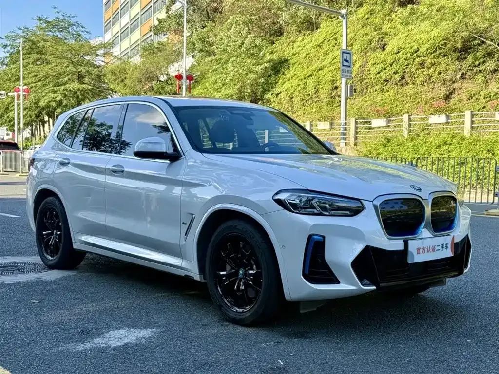 BMW iX3 — фото 9