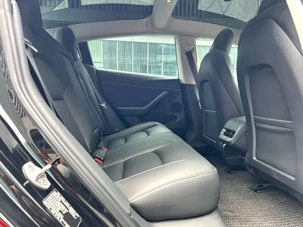 Tesla Model 3 — фото 3