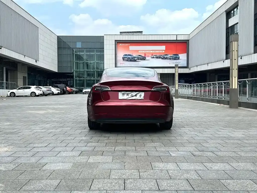 Tesla Model 3 — фото 7