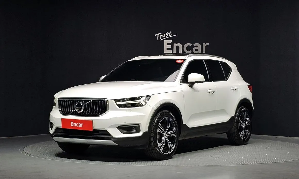 Volvo XC40 — фото 1