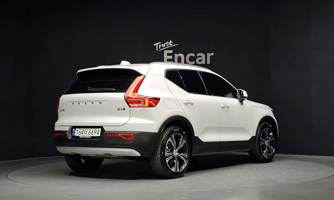 Volvo XC40 — фото 5