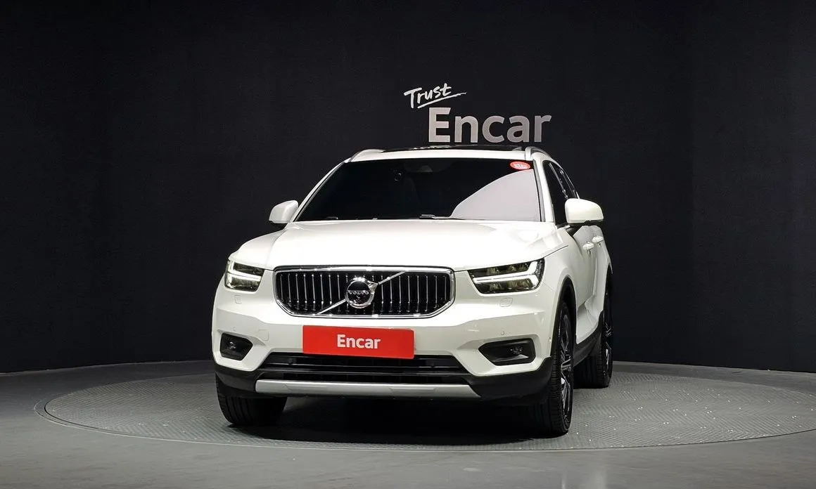 Volvo XC40 — фото 9
