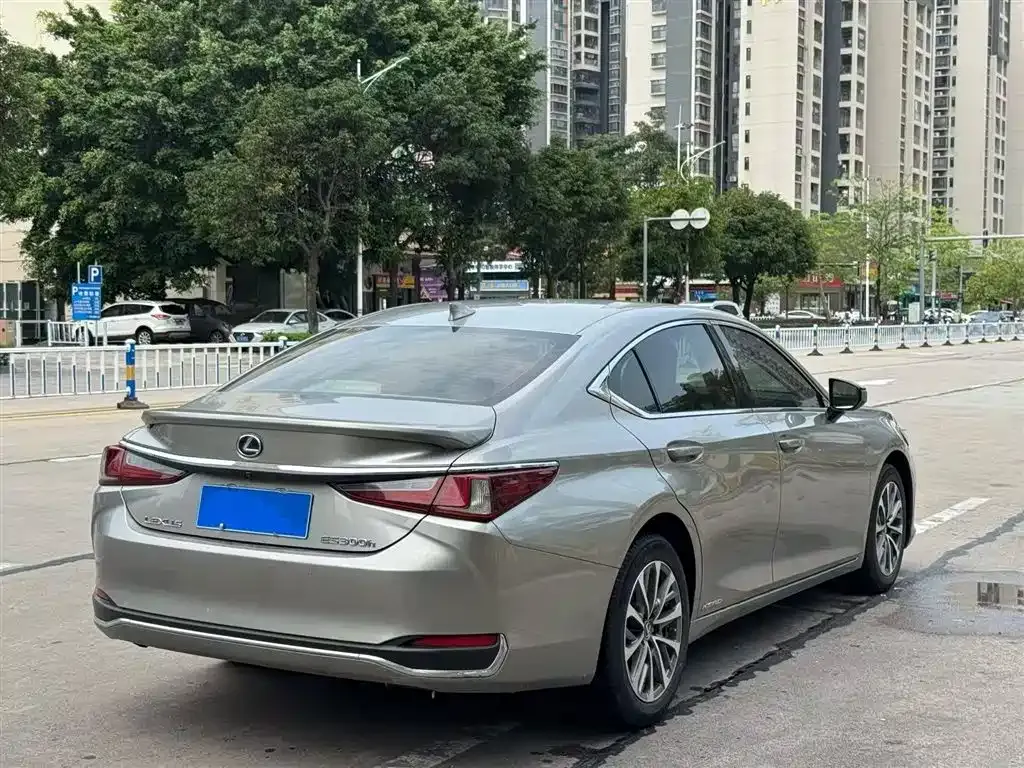Lexus ES — фото 6