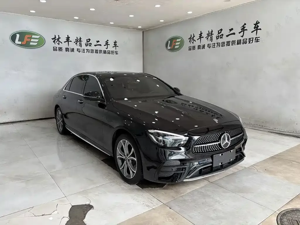 Mercedes-Benz E-Class — фото 2