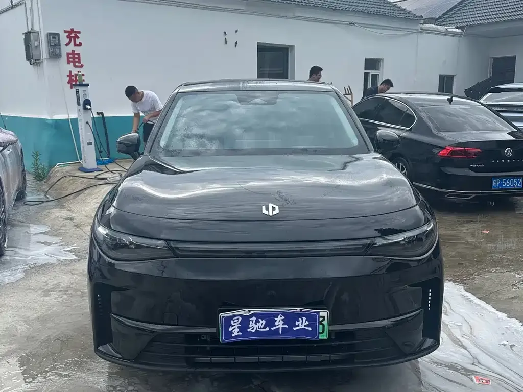 Leapmotor C10