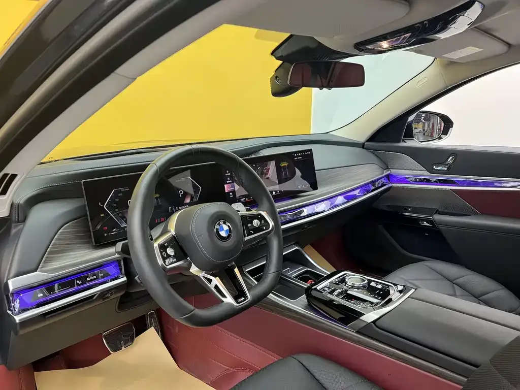 BMW 7 Series — фото 10