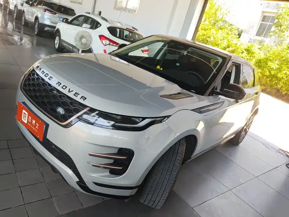 Land Rover Evoque — фото 1